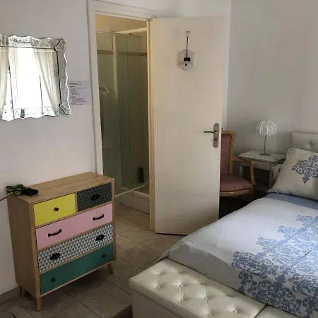 Palais Des Festival Large White Bedroom Homestay *